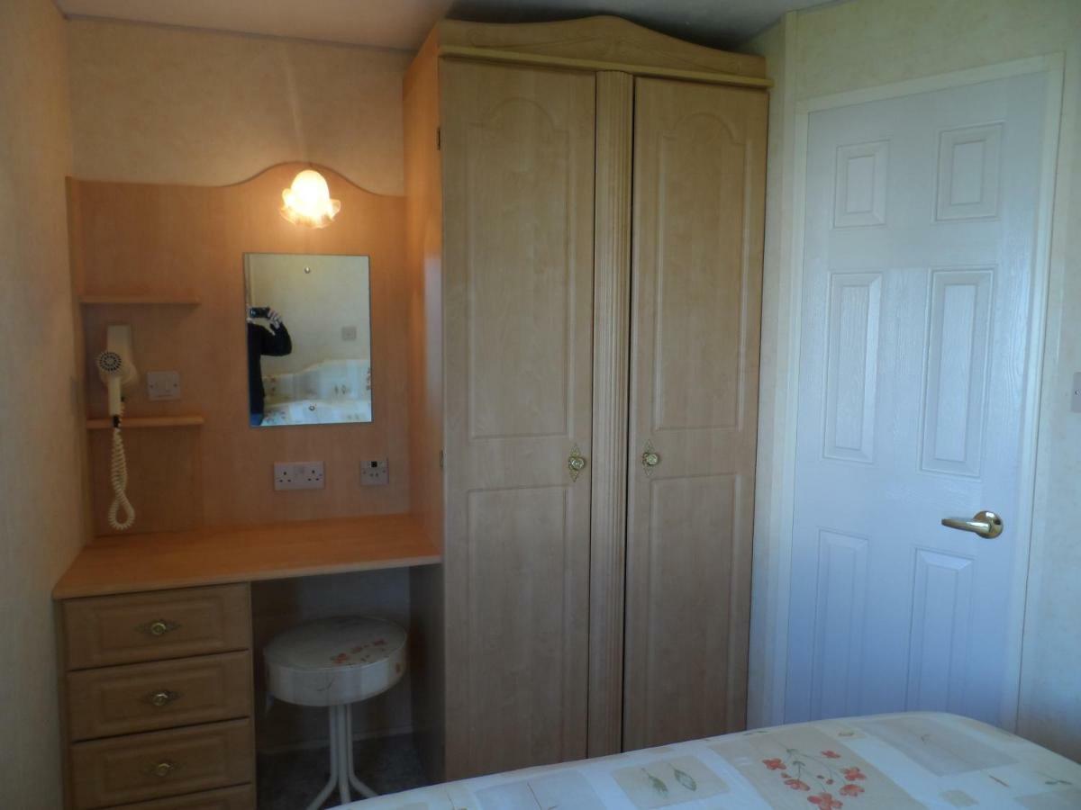 Luxury Mobile Home Near Perranporth Situated On A Quiet Farm Truro Exteriör bild